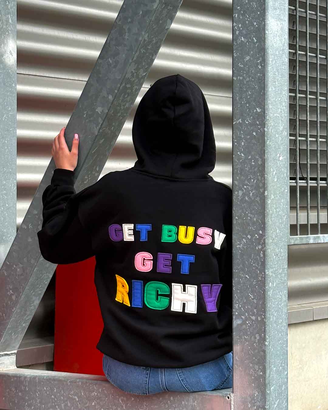 Суичър RICHY — черен овърсайз с апликация Get Busy Get Richy на гърба, 380гр памук, произведен в България | Ulle