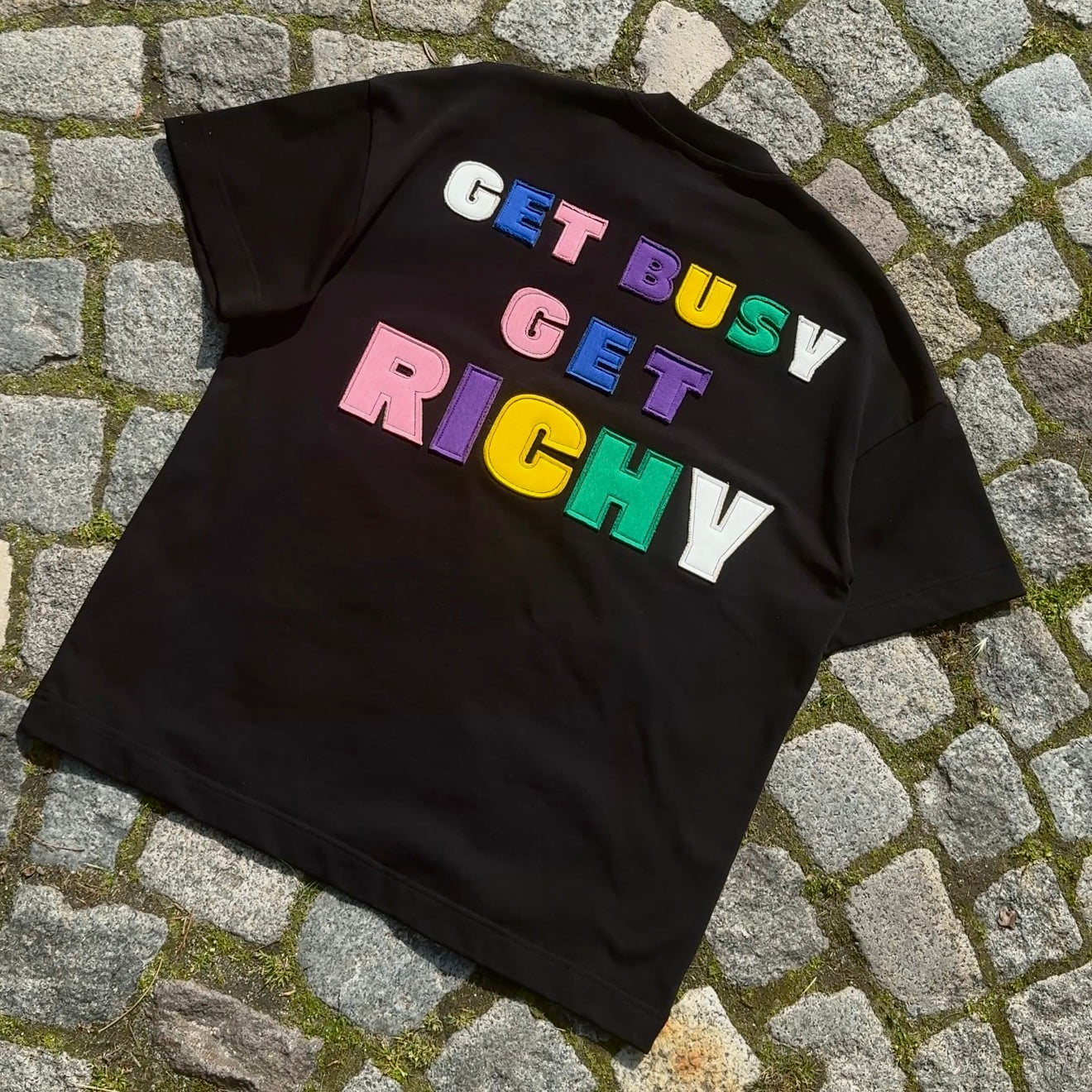 Тениска RICHY — черна овърсайз с апликация Get Busy Get Richy на гърба, български памук 240гр | Ulle